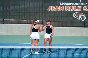 Women's doubles team Klara Kosan and Tomi Main