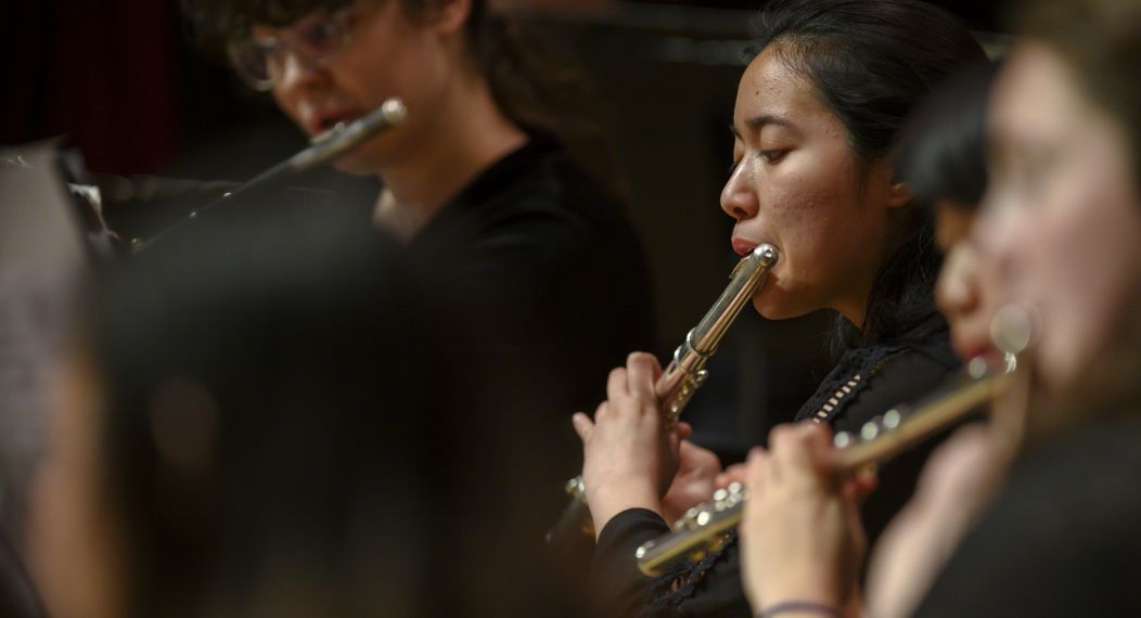 flutes being played during a concert