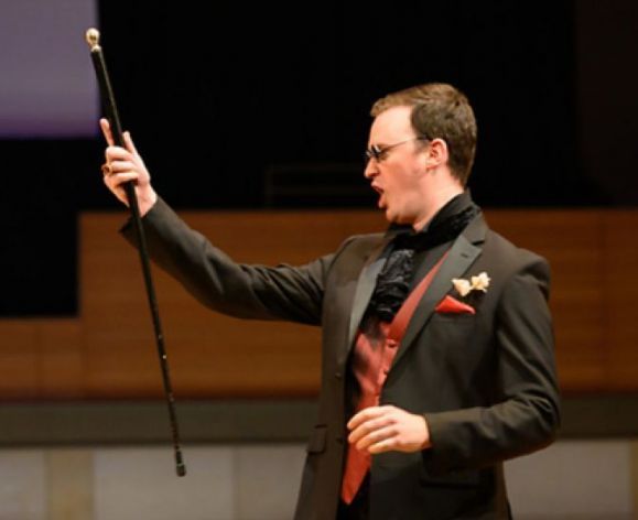 Andy Dwan singing